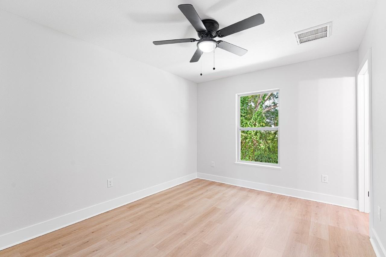 685 Childs Ave - Photo 6 of 15