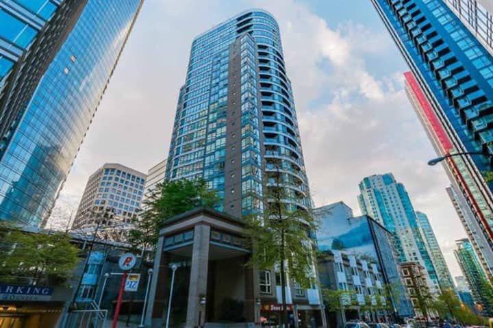 1166 Melville St - Photo 2 of 9