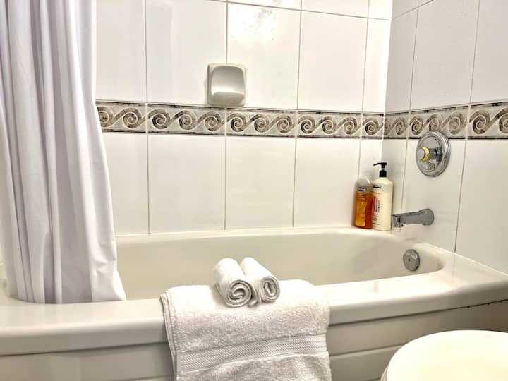 1166 Melville St - Photo 4 of 9