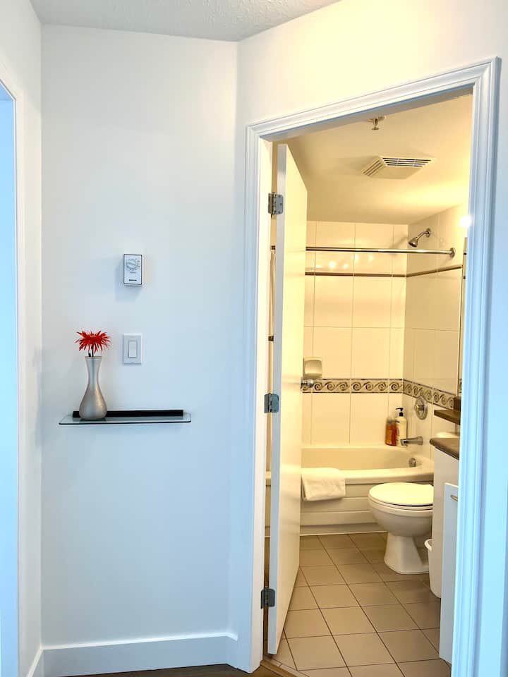 1166 Melville St - Photo 6 of 9