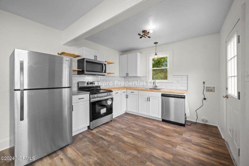 2516 Sunset Ave - Photo 3 of 11