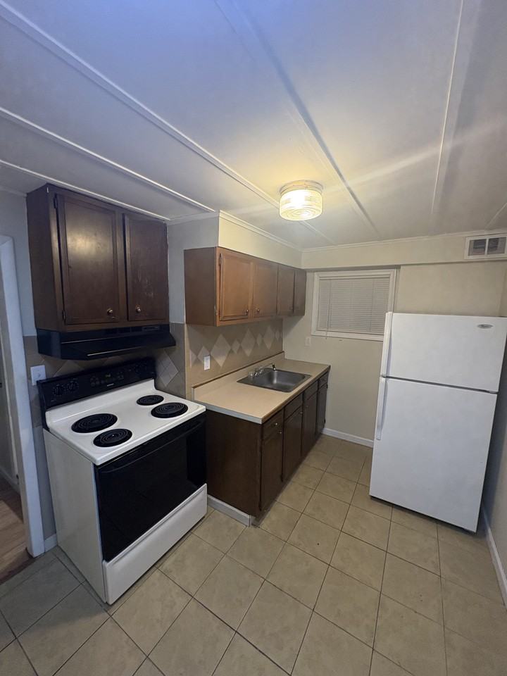 8 Reddick Dr #4 - Photo 2 of 21