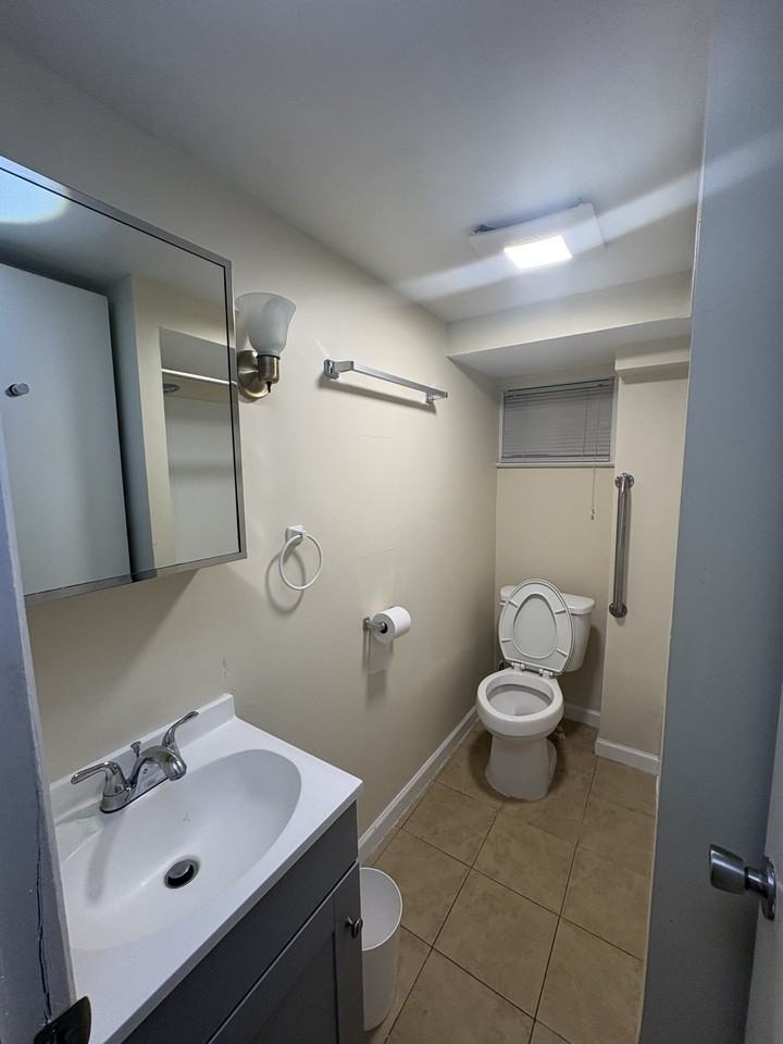 8 Reddick Dr #4 - Photo 4 of 21