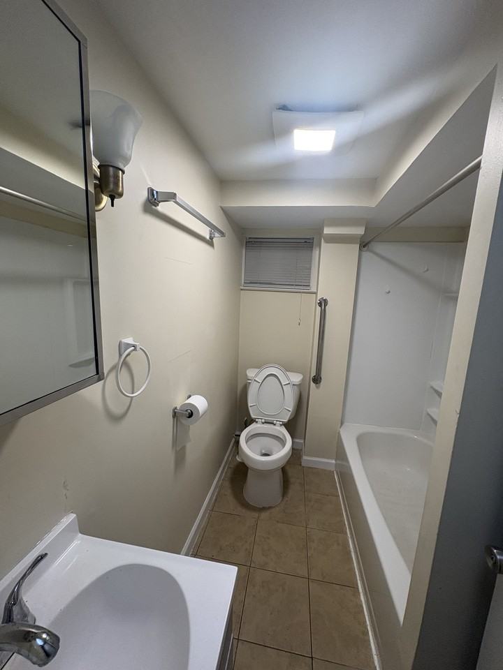 8 Reddick Dr #4 - Photo 5 of 21