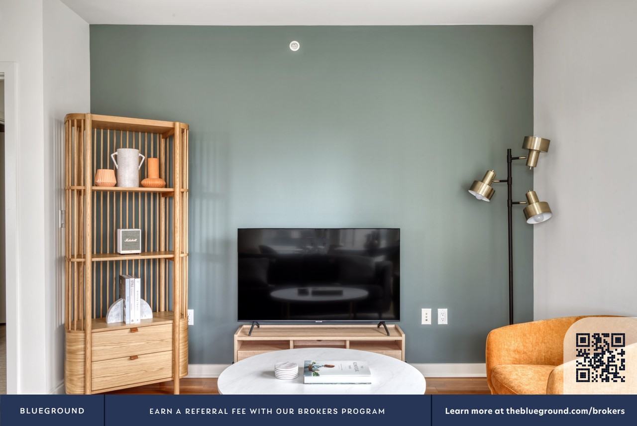 10349 Northeast 10th Street - Photo 5 of 25