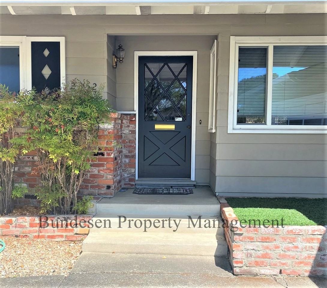 2352 Yulupa Ave - Photo 2 of 16