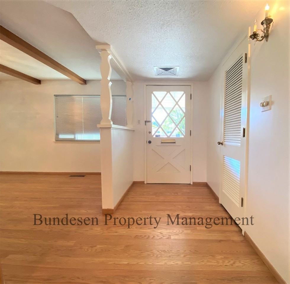 2352 Yulupa Ave - Photo 3 of 16