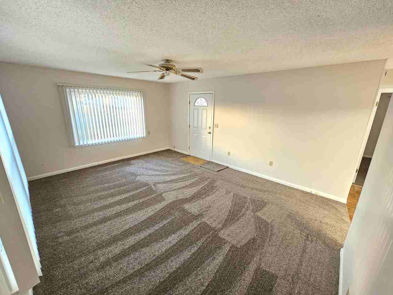 925 Laurel Ln - Photo 4 of 23