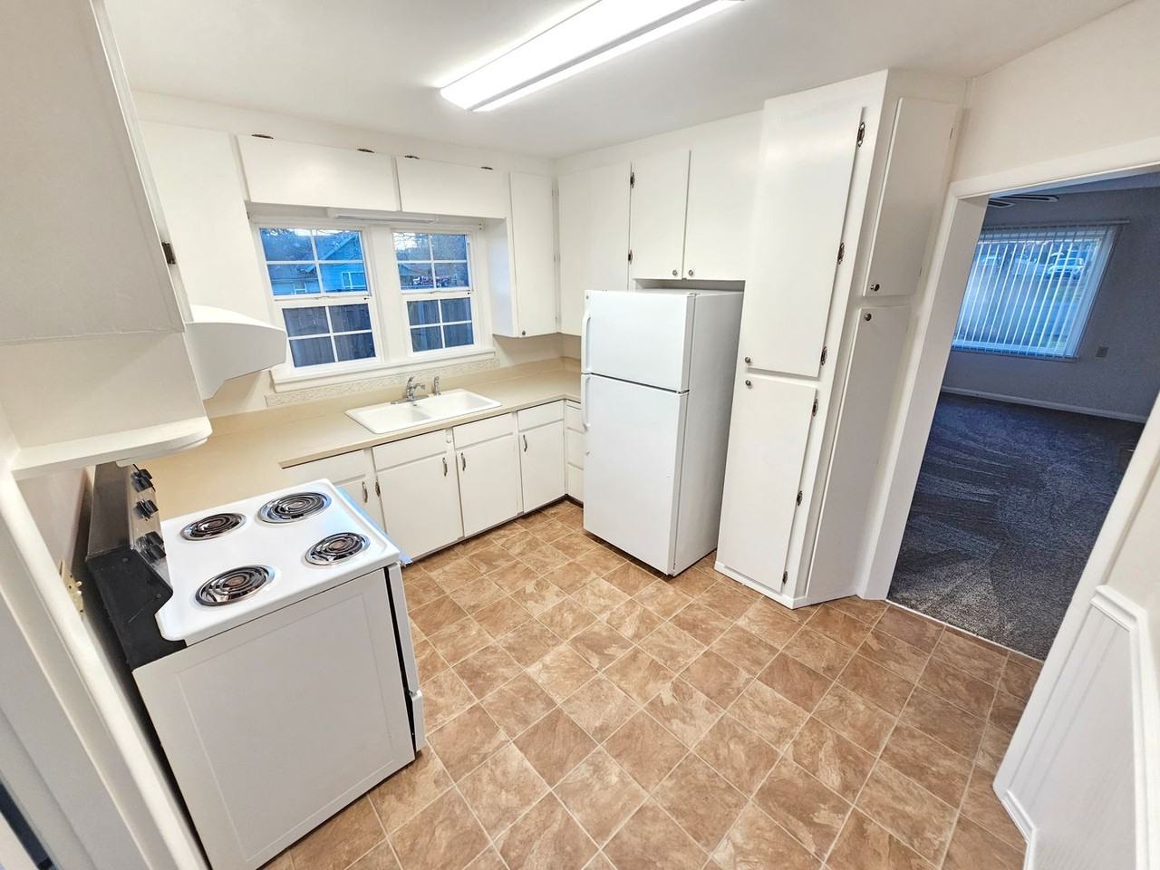 925 Laurel Ln - Photo 6 of 23