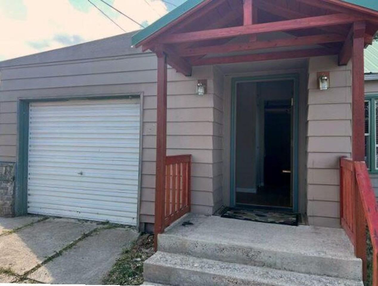 211 Wall St S - Photo 3 of 41