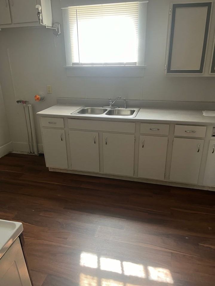 425 Sw 3rd St - Photo 7 of 8