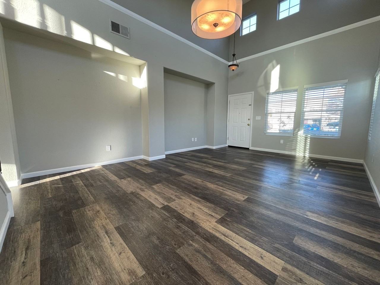 132 Tatiana Ct - Photo 3 of 24