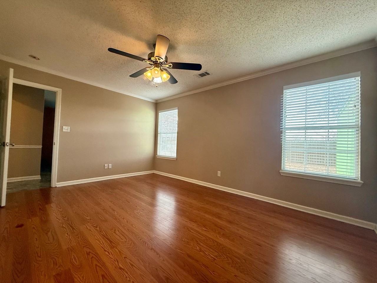 3401 Lacross Dr - Photo 5 of 13