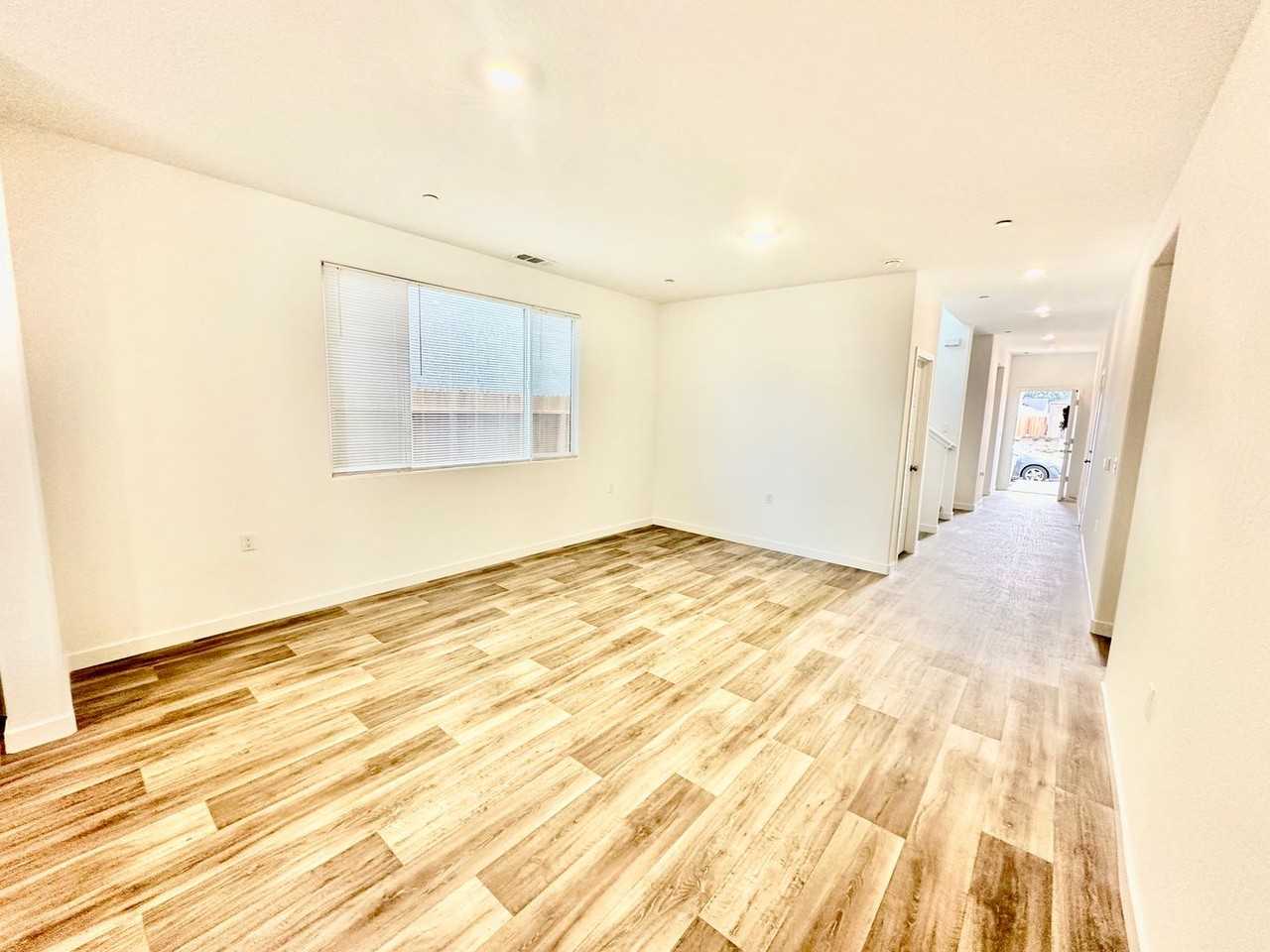 4253 Bellaire Ave - Photo 3 of 40