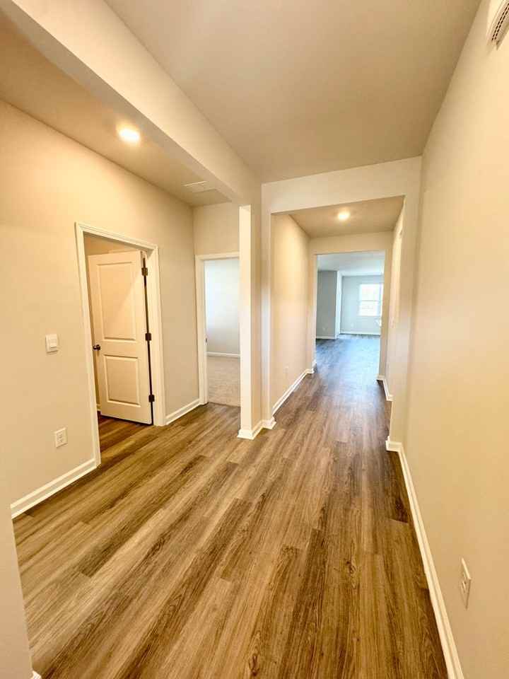 2534 Revolutionary Way - Photo 2 of 36