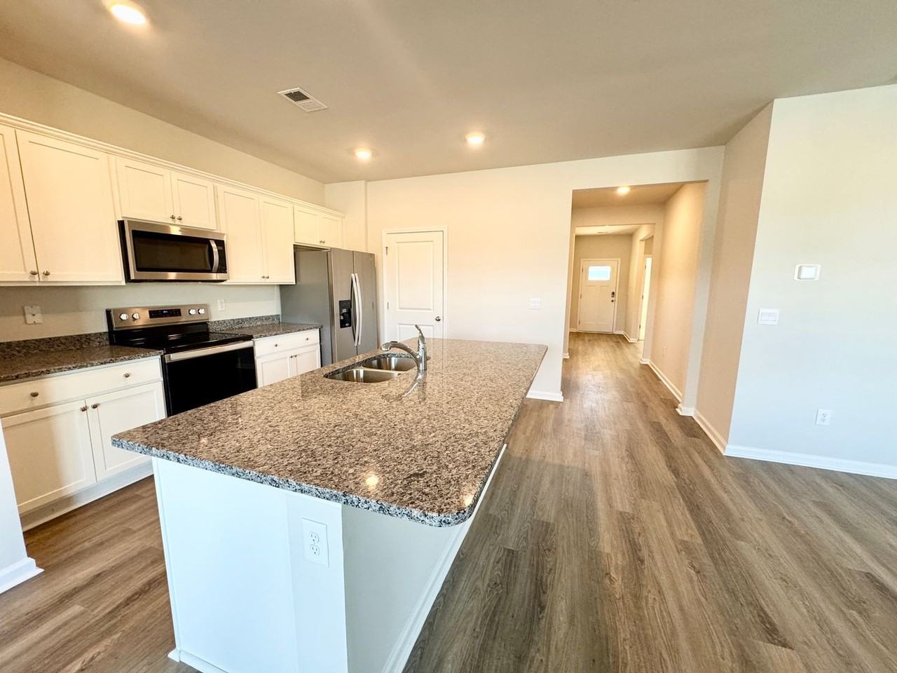 2534 Revolutionary Way - Photo 3 of 36