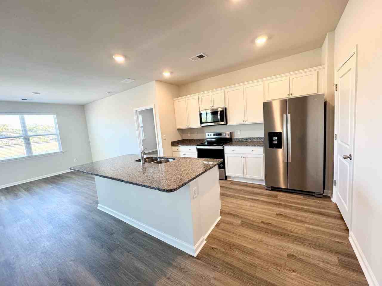 2534 Revolutionary Way - Photo 4 of 36