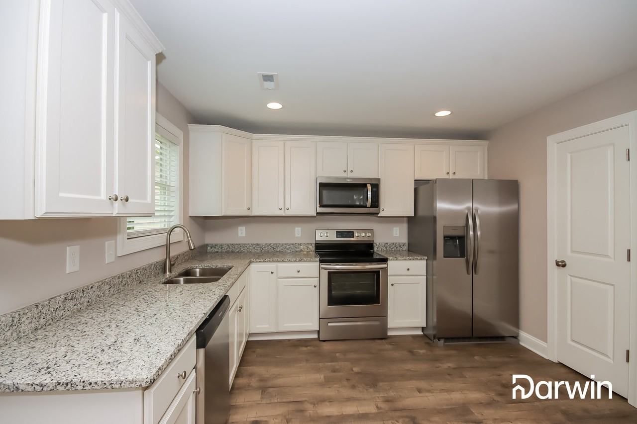 1614 Mayfair Dr - Photo 3 of 15