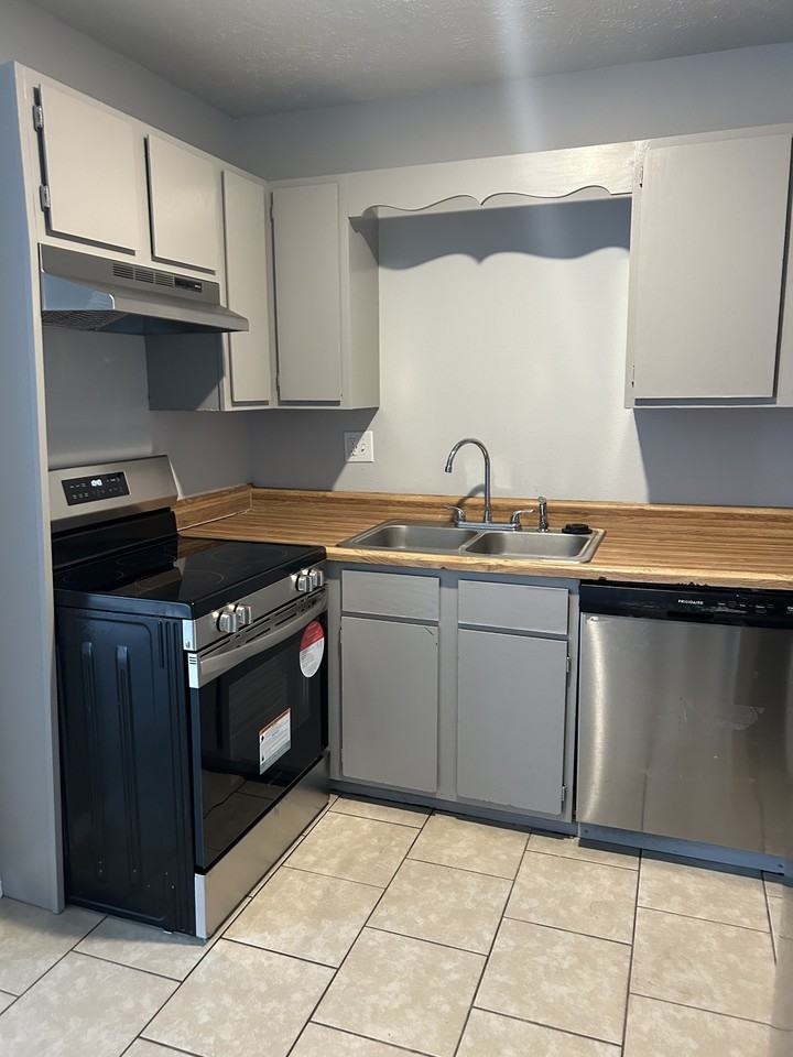 174 Brooke Lynn Dr, Apt. B - Photo 2 of 8