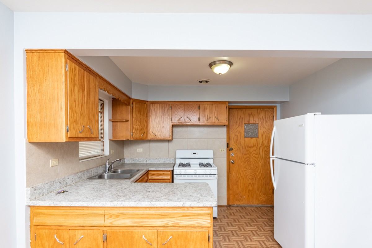 8944 N Wisner St #1E - Photo 2 of 13