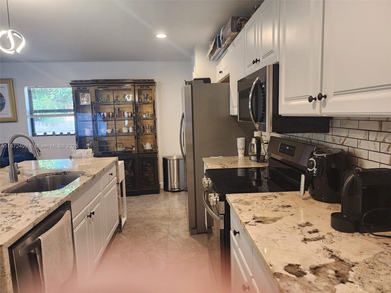 413 Sw 10th St - Photo 5 of 16