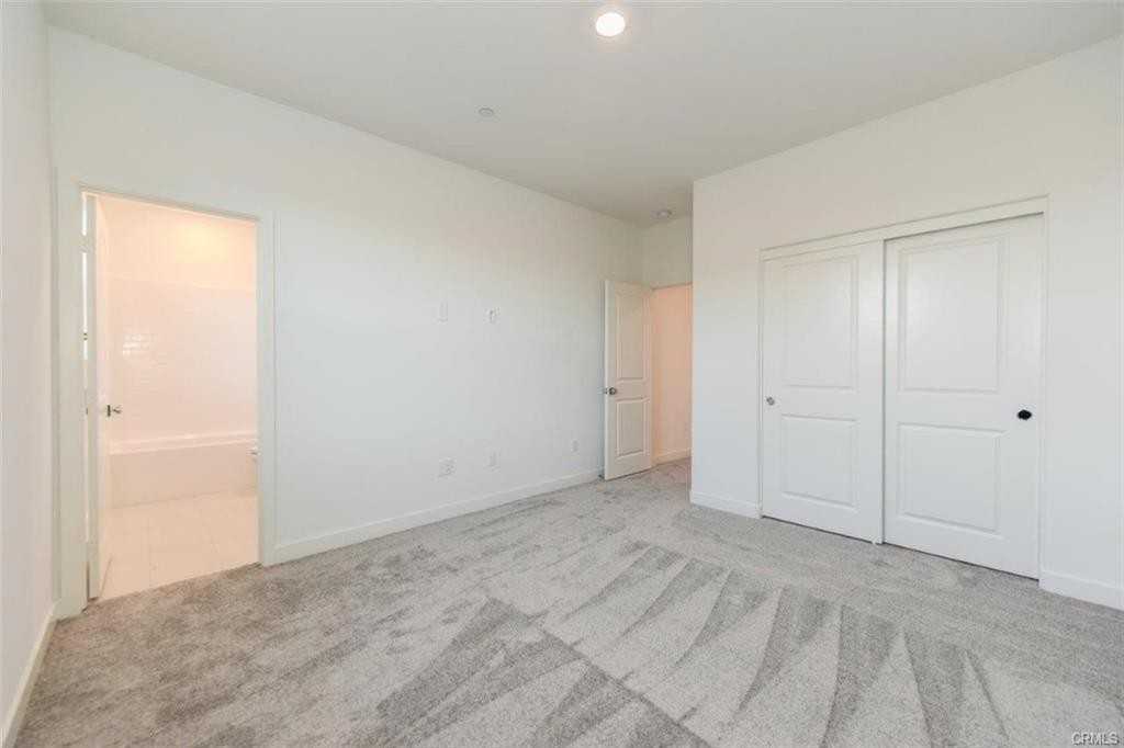 415 Palermo - Photo 2 of 8