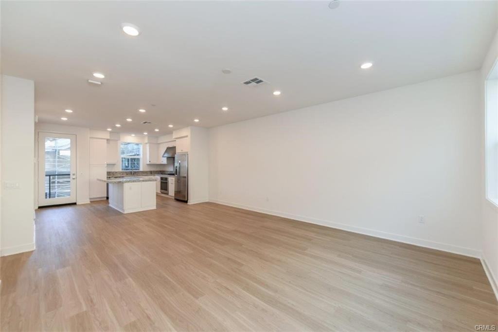 415 Palermo - Photo 3 of 8