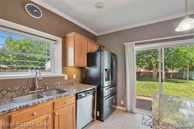 2043 Vermont Dr - Photo 5 of 29