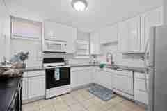 918 Winnie St - Photo 1 of 1