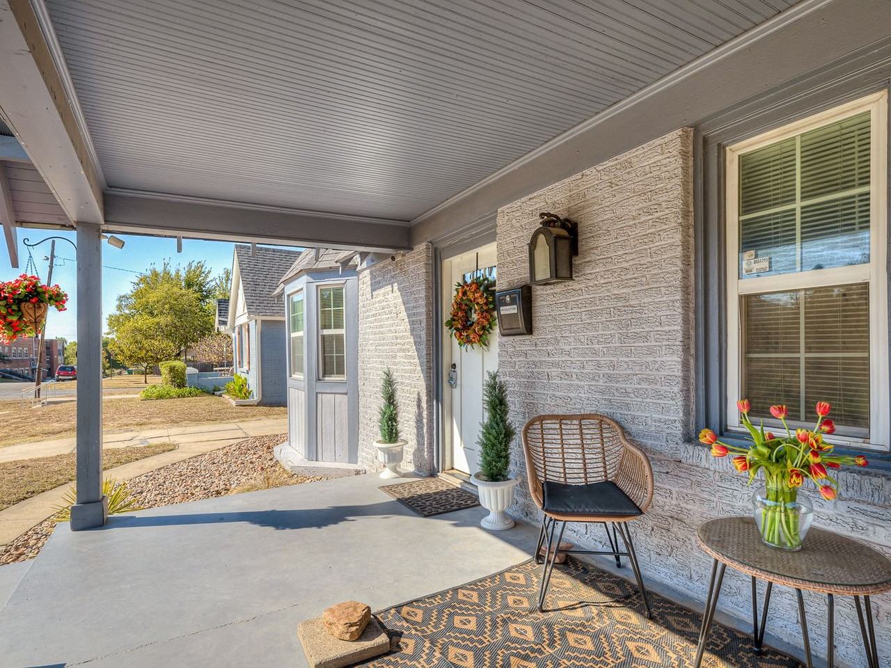 717 Nw 33rd St - Photo 3 of 50