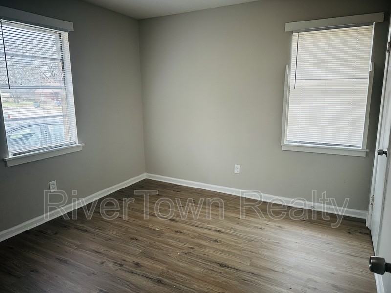 3253 Ford Rd - Photo 3 of 7