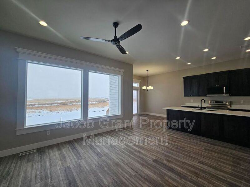 7132 S 9th W - Photo 3 of 21