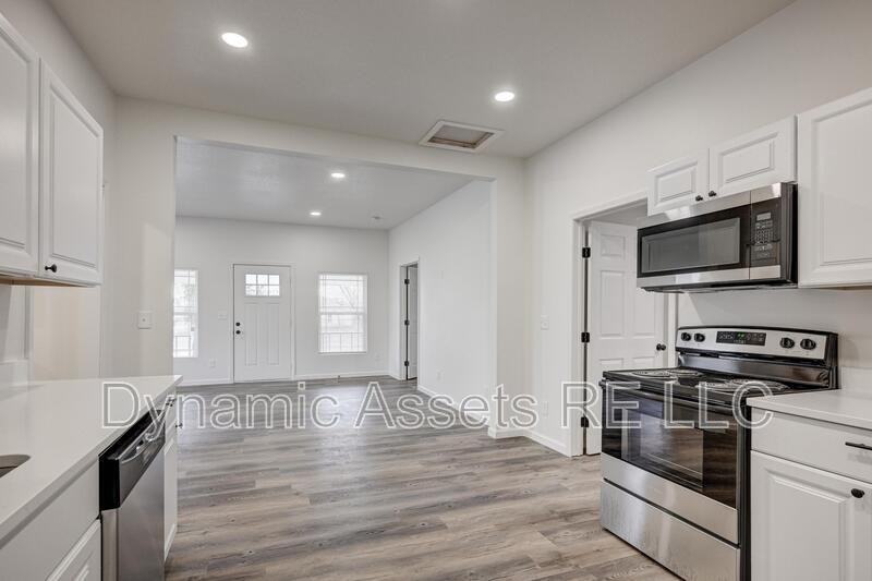102 S Walnut St - Photo 3 of 27