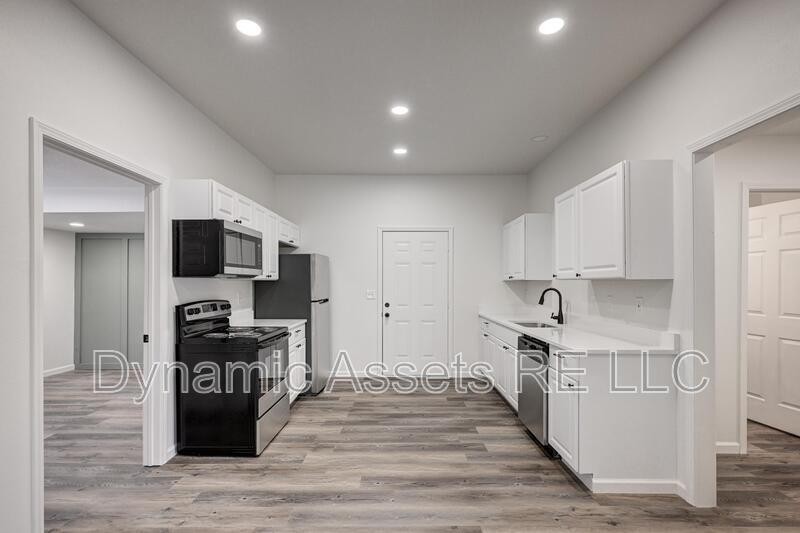 102 S Walnut St - Photo 5 of 27