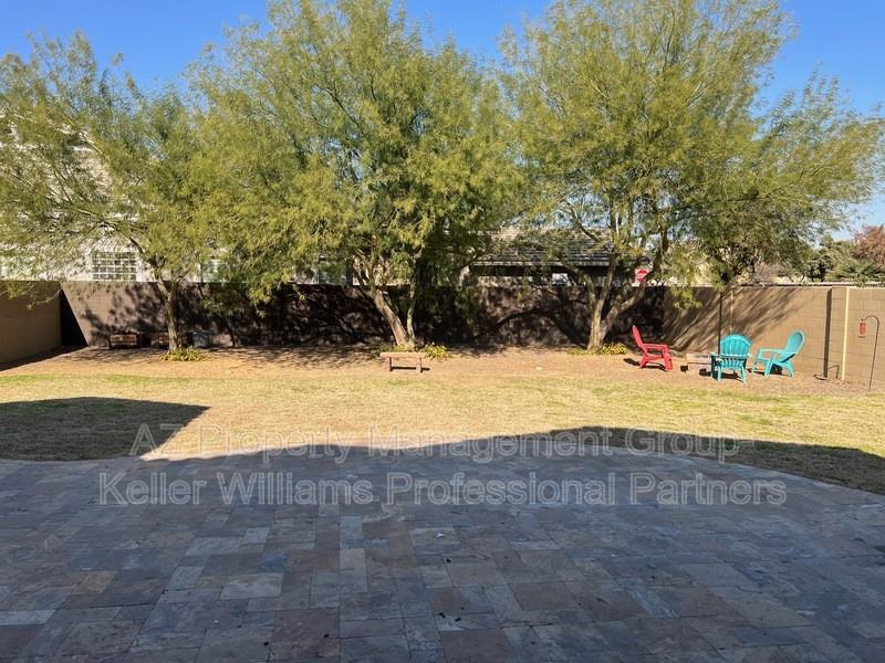 12549 N 152nd Dr - Photo 4 of 27