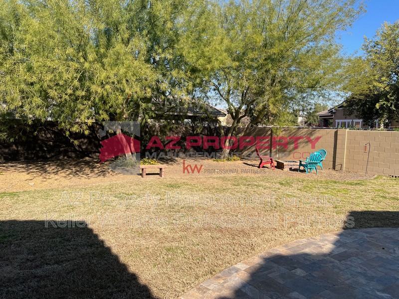 12549 N 152nd Dr - Photo 5 of 27