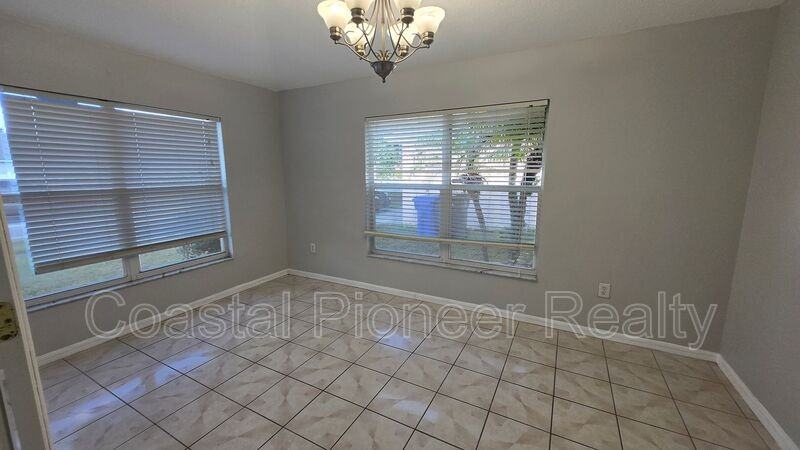 1506 Silktree Ct - Photo 6 of 33