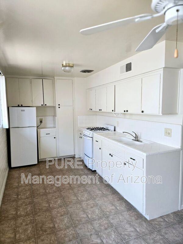 221 E 2nd Ave #11 - Photo 3 of 12