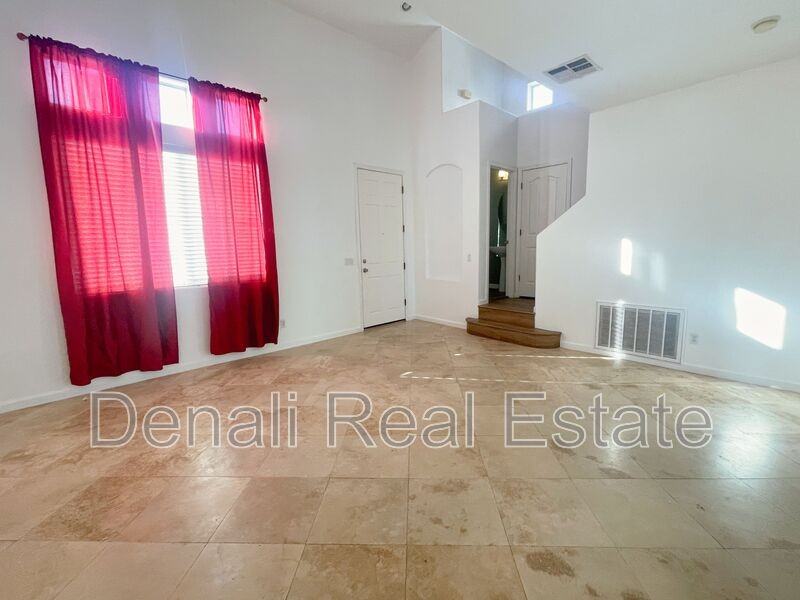 2211 S Harper - Photo 4 of 27