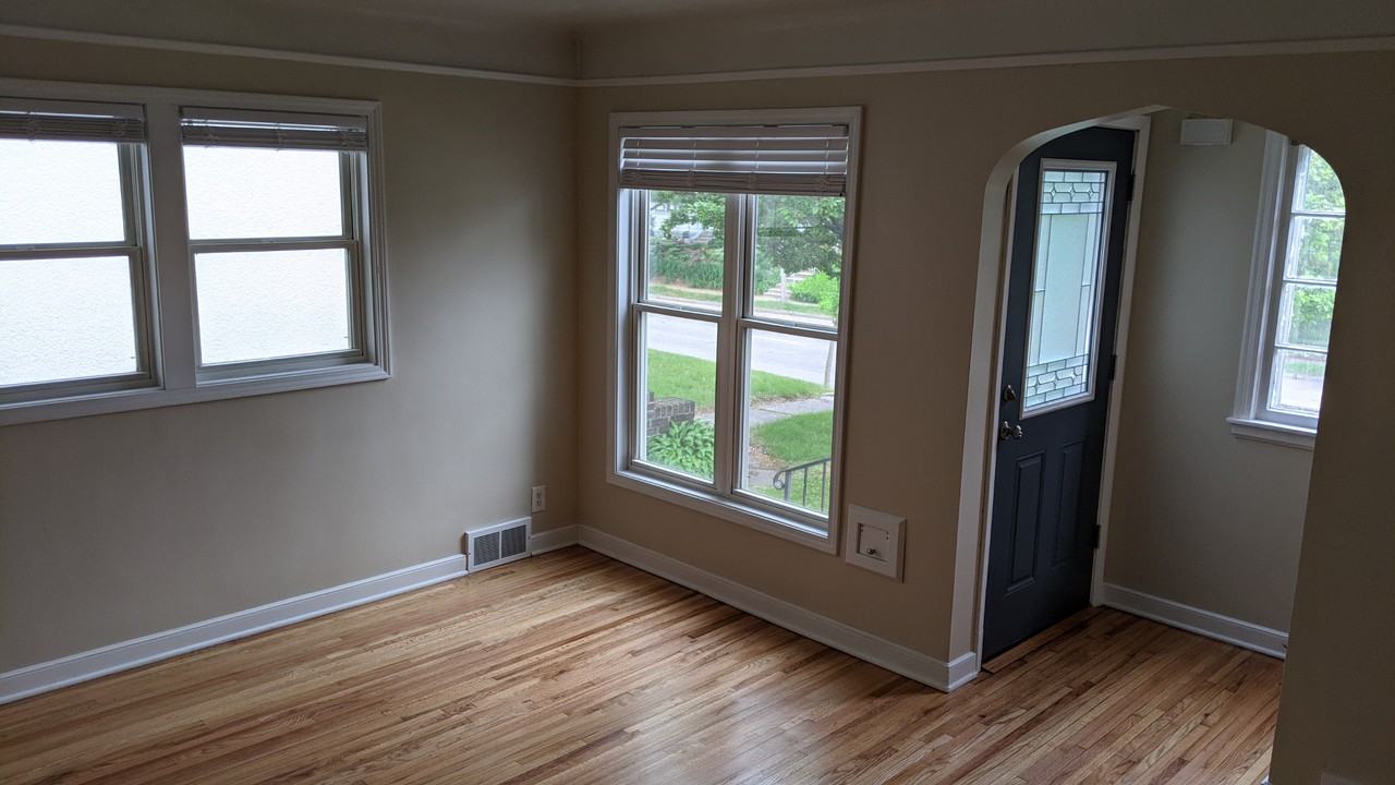 4525 Bloomington Ave - Photo 3 of 23