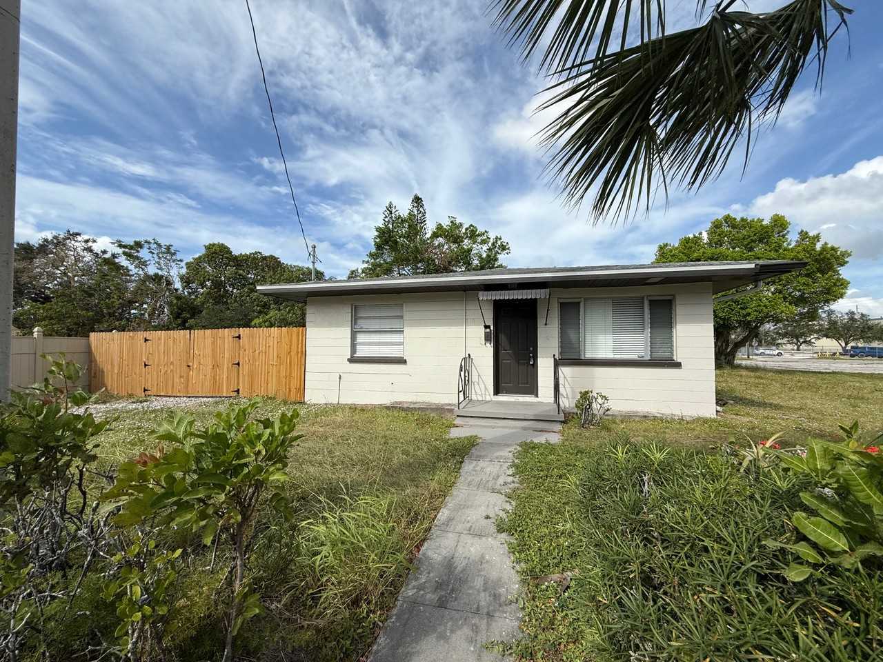 210 Martin Luther King Jr Ave W - Photo 2 of 13