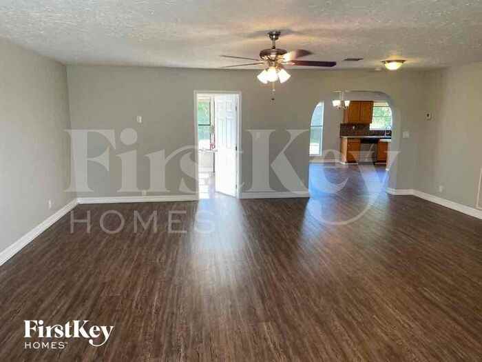 518 Crescent Dr - Photo 3 of 17