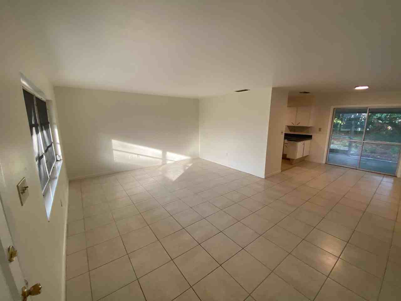 2240 Poinsettia Dr - Photo 2 of 16