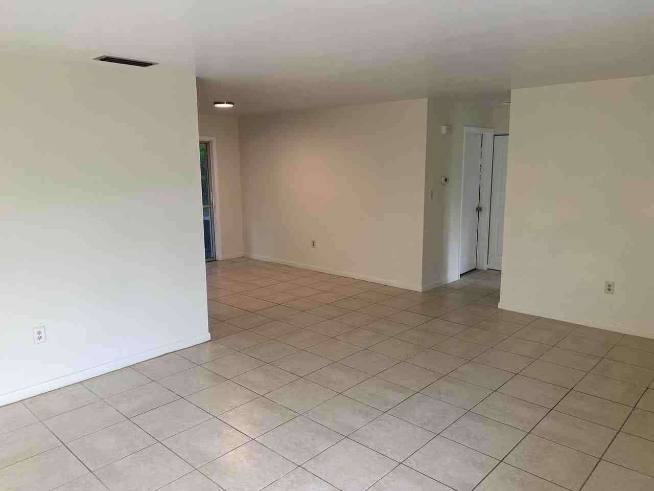 2240 Poinsettia Dr - Photo 3 of 16