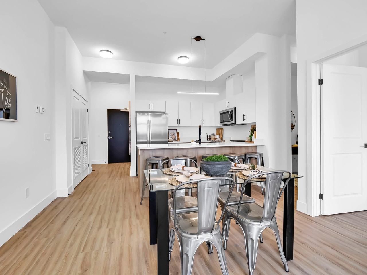 1076 Gainsborough Road #102 - Photo 7 of 14