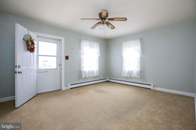 130 7th Ave - Photo 4 of 6