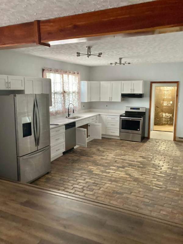 622 E Elm St - Photo 3 of 13