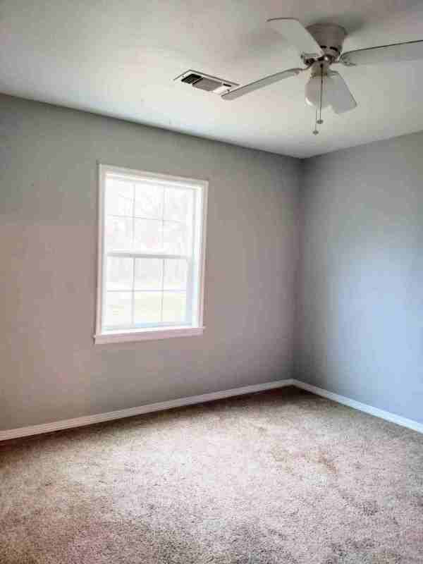 516 S Locust Ave - Photo 2 of 10