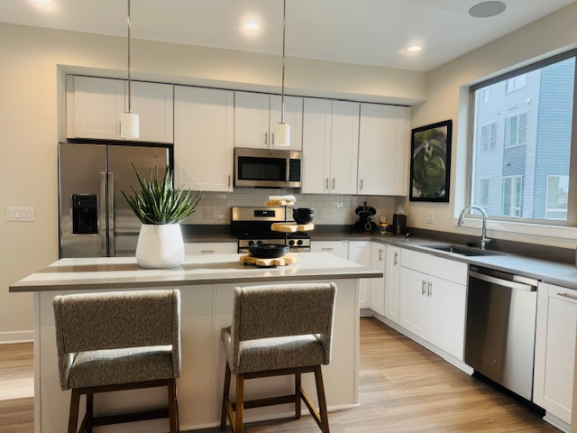 3012 Beachview Ln - Photo 3 of 16