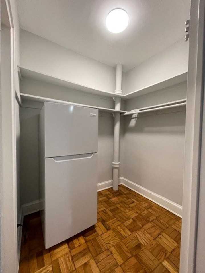 1916 R Street - Photo 2 of 12